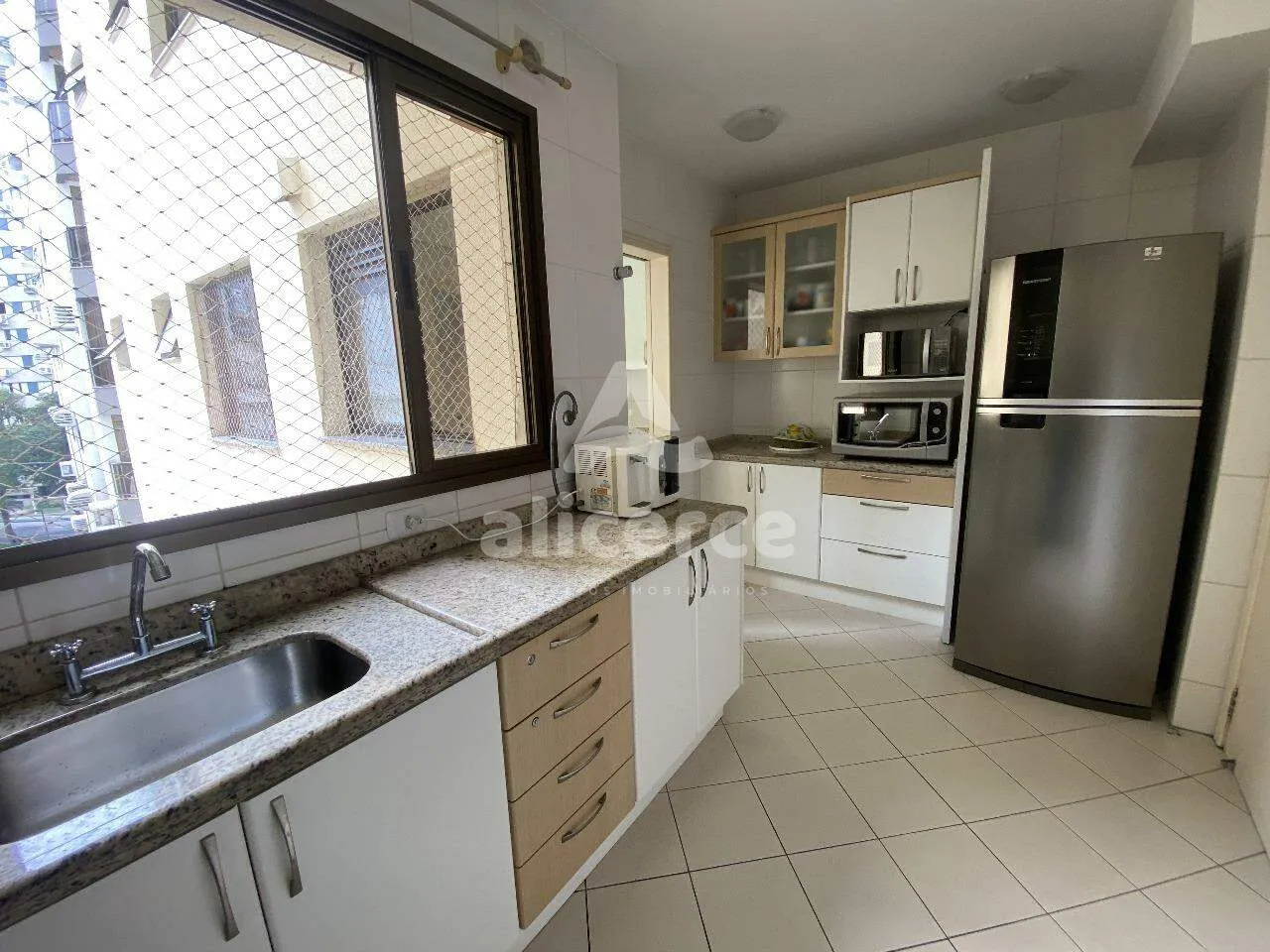 Imagem Apartamento à venda com 3 quartos 1 suíte, 107,71m² em Centro Florianópolis