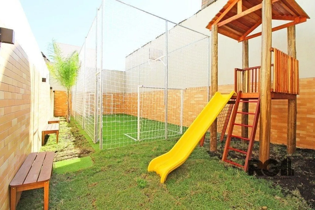 Imagem Apartamento de três quartos com suíte e duas vagas de garagem no bairro Passo da Areia, em Porto Alegre.