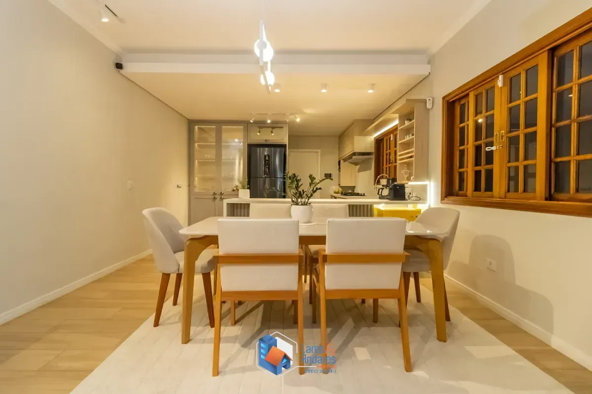 Imagem Sobrado para venda em Santa Teresinha com 3 quartos, sendo 3 suítes, 185m²