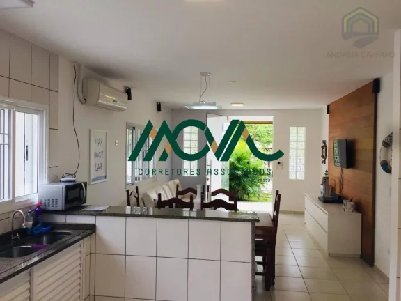 Imagem Casa com Piscina e Localização Privilegiada no Centro de Itapoá, Perto da Prefeitura