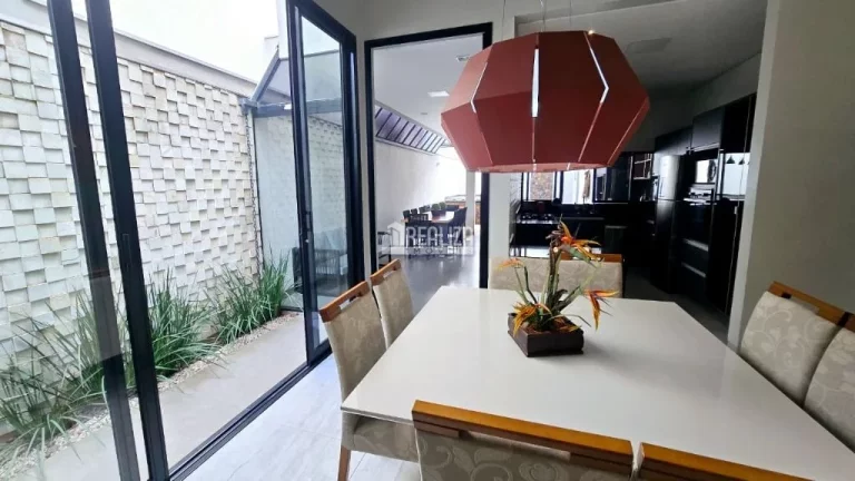 Imagem Casa à venda com 3 dormitórios e energia fotovoltaica no Condomínio Estância dos Ipês, em Uberaba
