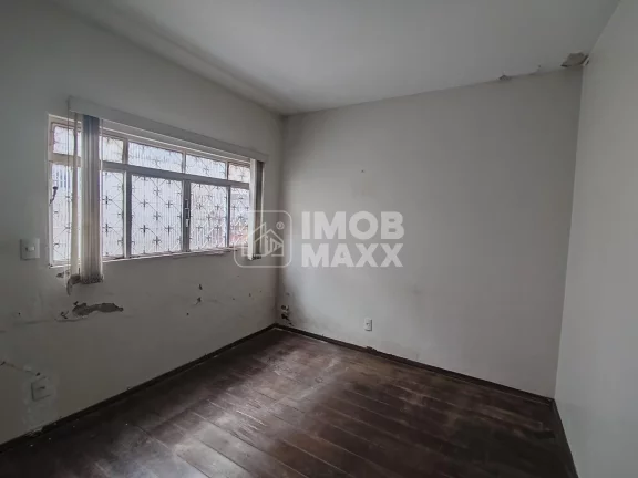 Imagem Casa à venda em Taguatinga Norte: 280m², 3 quartos, 1 suíte, 3 banheiros. Oportunidade por R$700 mil!
