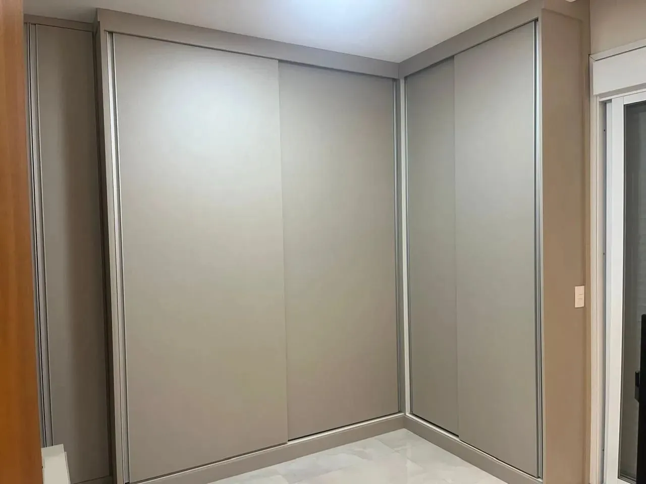Imagem Casa em Condomínio à Venda em Sorocaba-SP, Bairro Horto Florestal: 3 quartos, 1 suíte, 2 salas, 2 banheiros, 2 vagas, 118m².