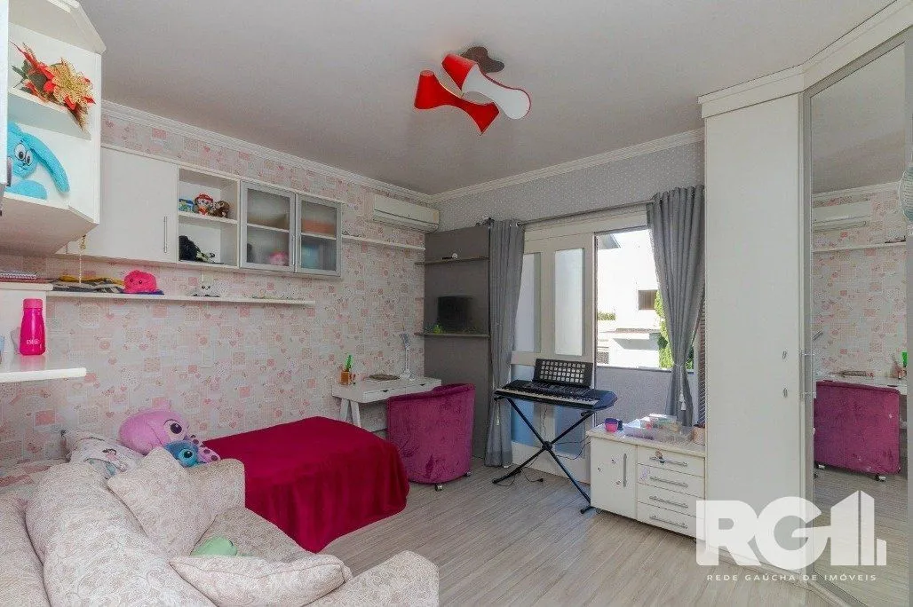 Imagem Casa em Condomínio com 3 Suítes, Espaço Gourmet e 5 Vagas de Garagem