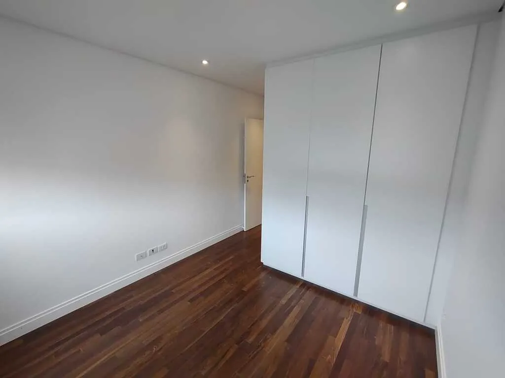 Imagem Casa Duplex 324,87M², 4Q, 4 Suítes, 7 Banheiros, 3 Vagas, Academia, Segurança 24h, Jardim, Portaria, Praça.