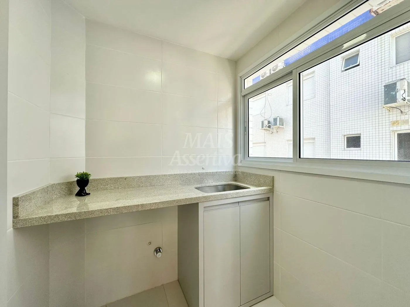 Imagem Apartamento decorado 03 dormitórios 01 suíte para venda em Capão da Canoa Centro