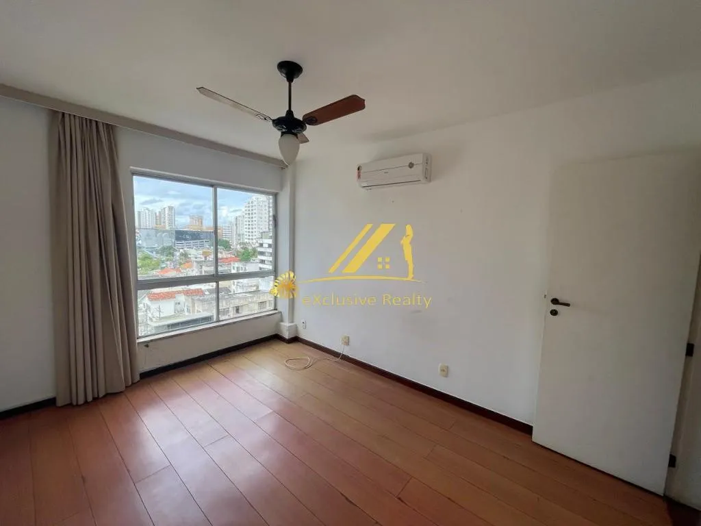 Imagem Apartamento 4 quartos, 2 suítes com varanda, living espaçoso 170m2, perto do Shopping Barra. 2 vagas. Prédio com piscina, salão de festas, vaga de vis