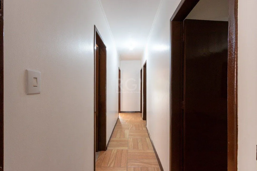 Imagem Casa para Venda - 454.7m², 5 dormitórios, sendo 1 suites, 8 vagas - Teresópolis