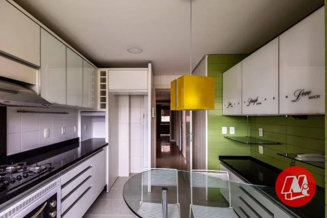 Imagem No bairro Petrópolis , 220 m², 3 suites, 4 vagas e infraestrutura.