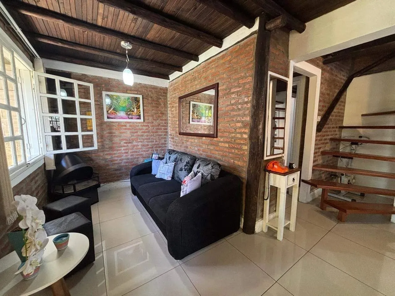 Imagem Residência de Luxo no Cantegril com 4 Dormitórios, 2 Suítes, Piscina e Espaço Gourmet Exclusivo