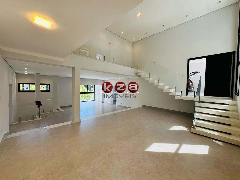 Imagem Casa de Luxo em Condomínio: 5 suítes, 5 salas, 9 banheiros, 4 vagas na cidade de Valinhos-SP, Condomínio Vale do Itamaracá - 760m².