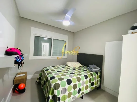 Imagem Lindo sobrado em condomínio fechado com piscina com 05 suítes