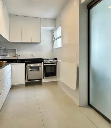 Imagem Apartamento à venda em Moema, 3 quartos sendo 1 suíte, 3 banheiros, 1 vaga de garagem.