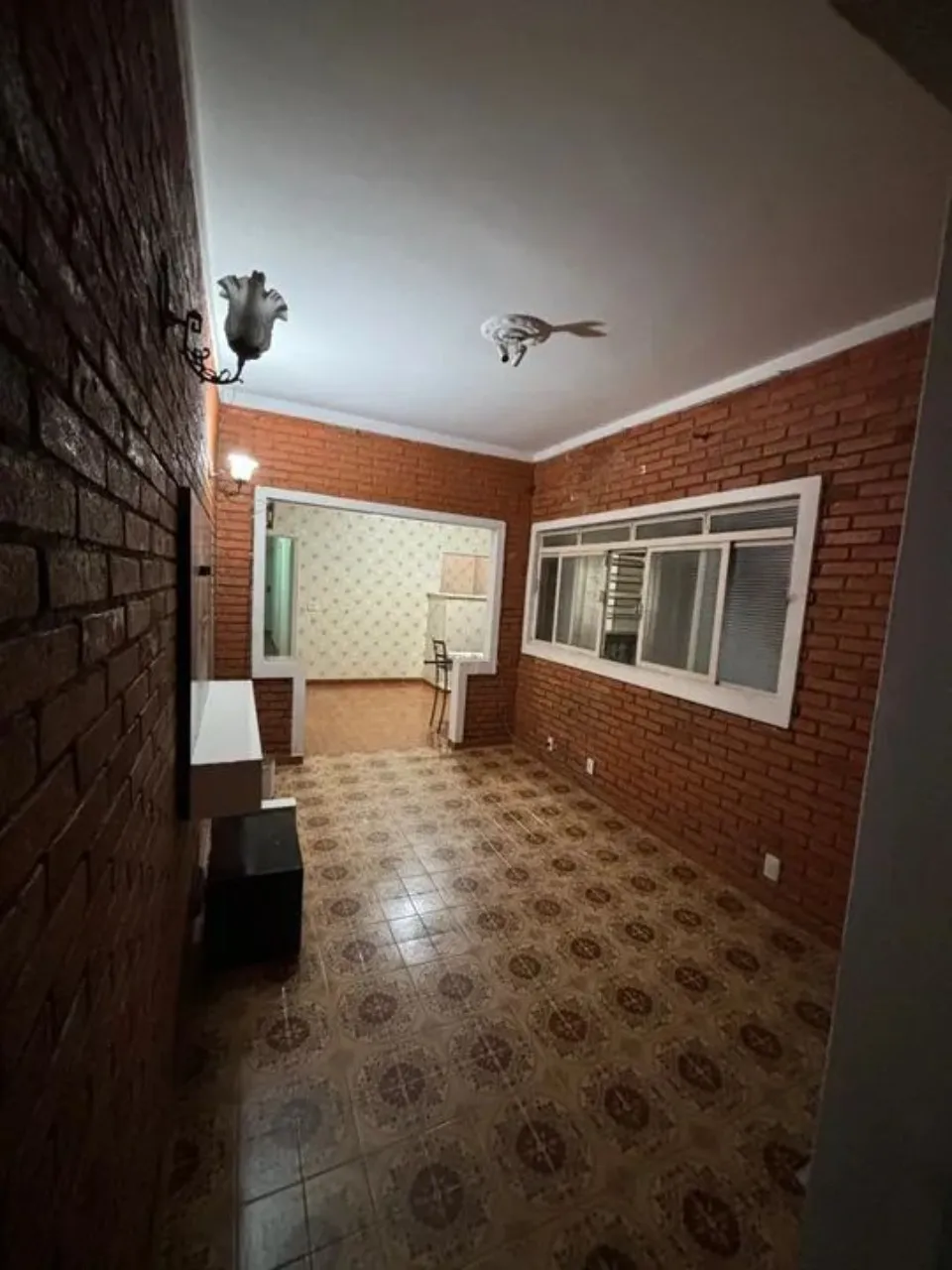 Imagem Casa comercial para locação em Sorocaba-SP na Vila Trujillo: 3 quartos, 1 suíte, 1 sala, 2 banheiros, 138m² de área.