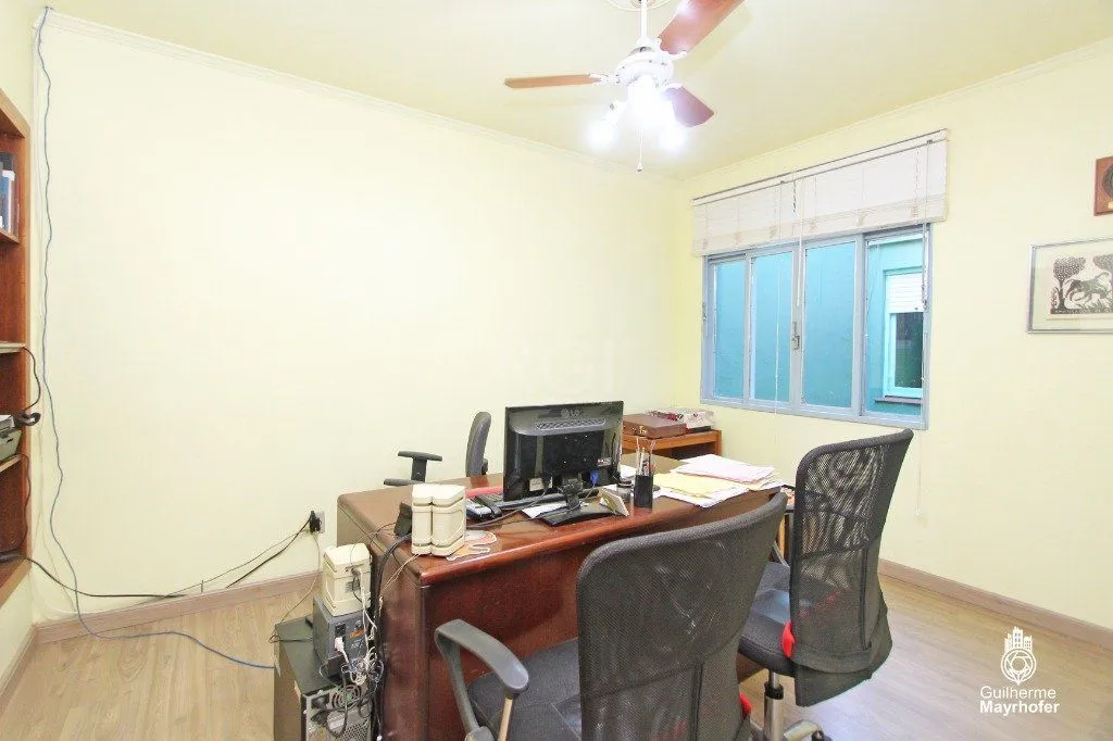 Imagem Casa para Venda - 500m², 5 dormitórios, sendo 2 suites, 5 vagas - Menino Deus