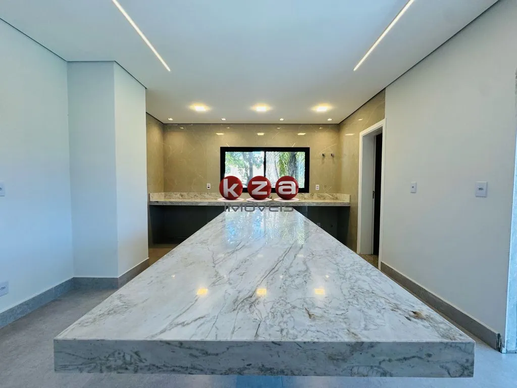 Imagem Casa de Luxo em Condomínio: 5 suítes, 5 salas, 9 banheiros, 4 vagas na cidade de Valinhos-SP, Condomínio Vale do Itamaracá - 760m².