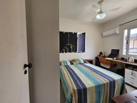 Imagem Casa em condomínio fechado com três suítes e área gourmet a venda em Patamares