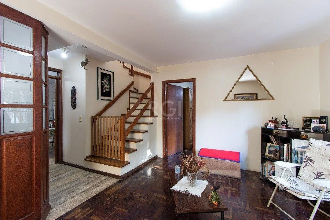 Imagem Casa para Venda - 229.18m², 4 dormitórios, sendo 4 suites, 5 vagas - Cavalhada