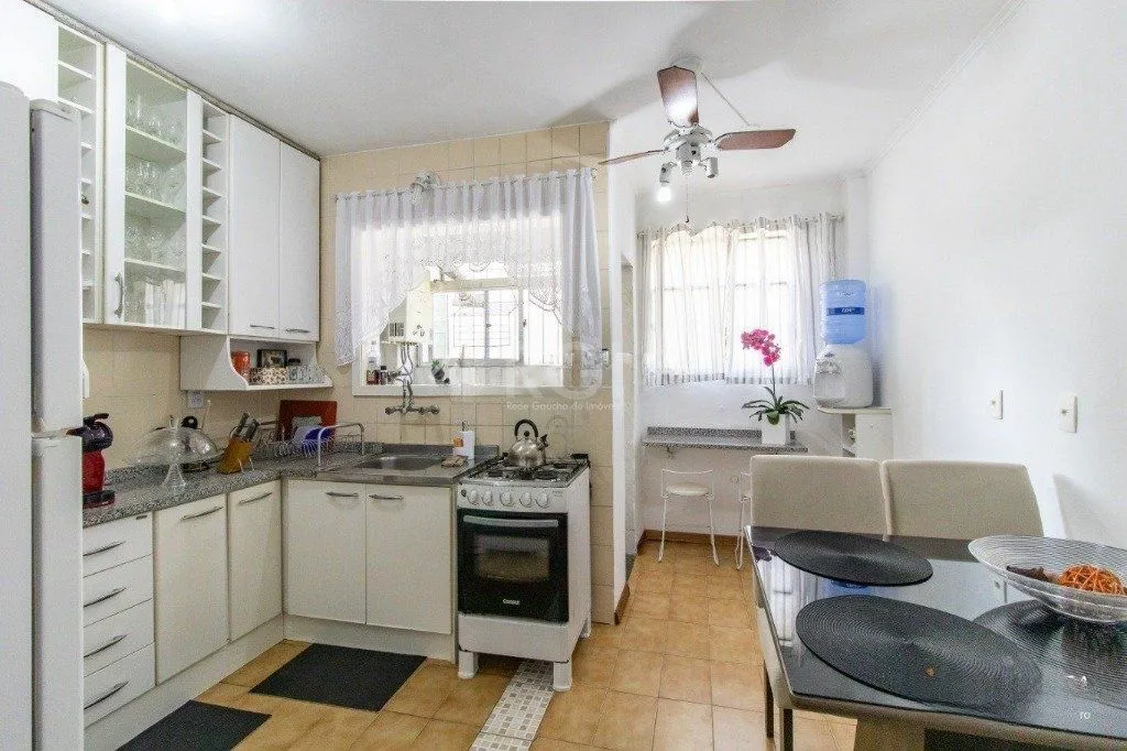 Imagem Apartamento de 77m², Bairro Menino Deus