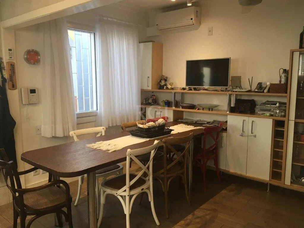 Imagem Casa para Venda - 230m², 3 dormitórios, sendo 3 suites, 3 vagas - Chácara das Pedras