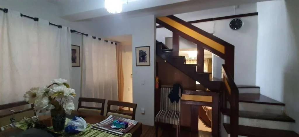 Imagem VENDE - AMPLA CASA RESIDENCIAL COM PISCINA E 5 VAGAS