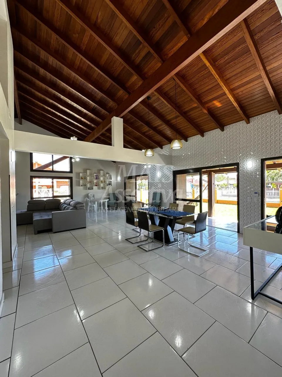 Imagem Casa 05 dormitórios para venda em Xangrilá
