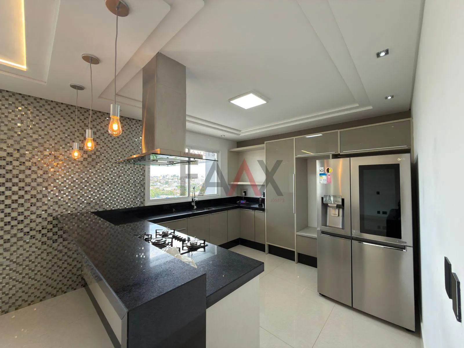 Imagem Sobrado alto padrão com 3 suítes à venda,595.00 m², DOS ESTADOS, GUARAPUAVA - PR
