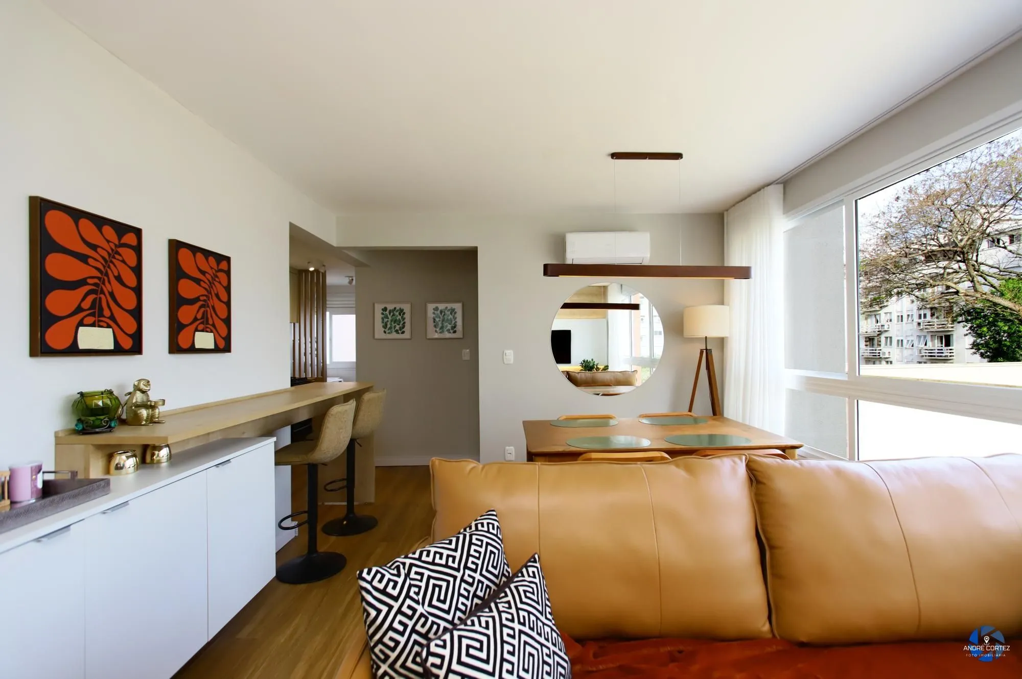 Imagem Apartamento 1 dormitório, 54 metros privativos semi mobiliado, elevadores