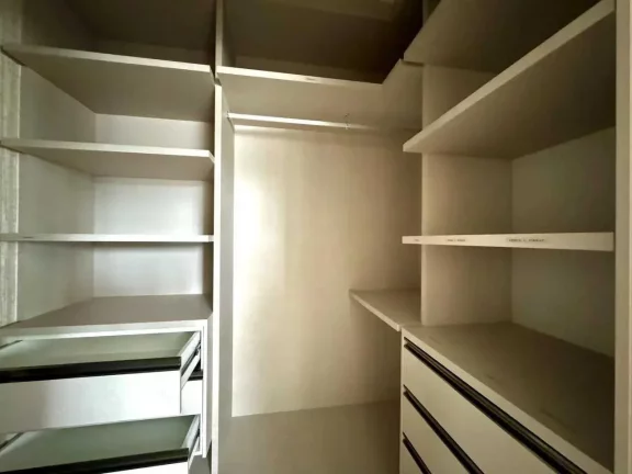 Imagem Apartamento decorado com 3 suítes e 3 vagas de garagem em Balneário Camboriú