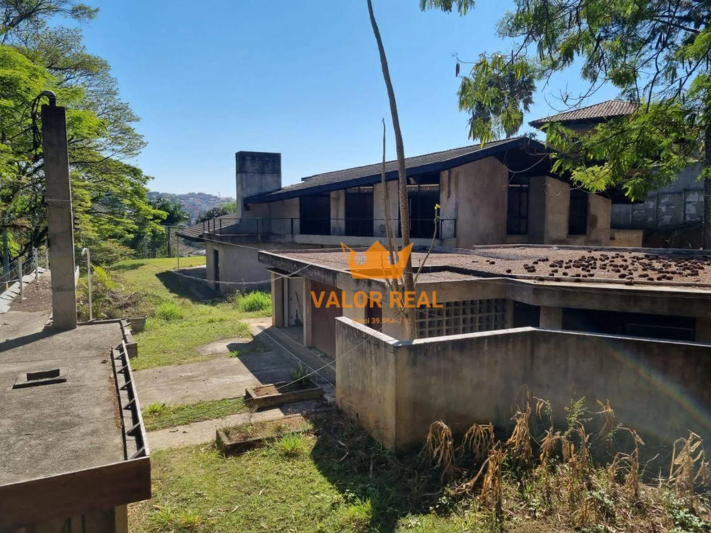 Imagem Magnifica casa em construção de alto padrão, possuindo 3.005m e mais 796m de área construida , possuindo um excelente design.