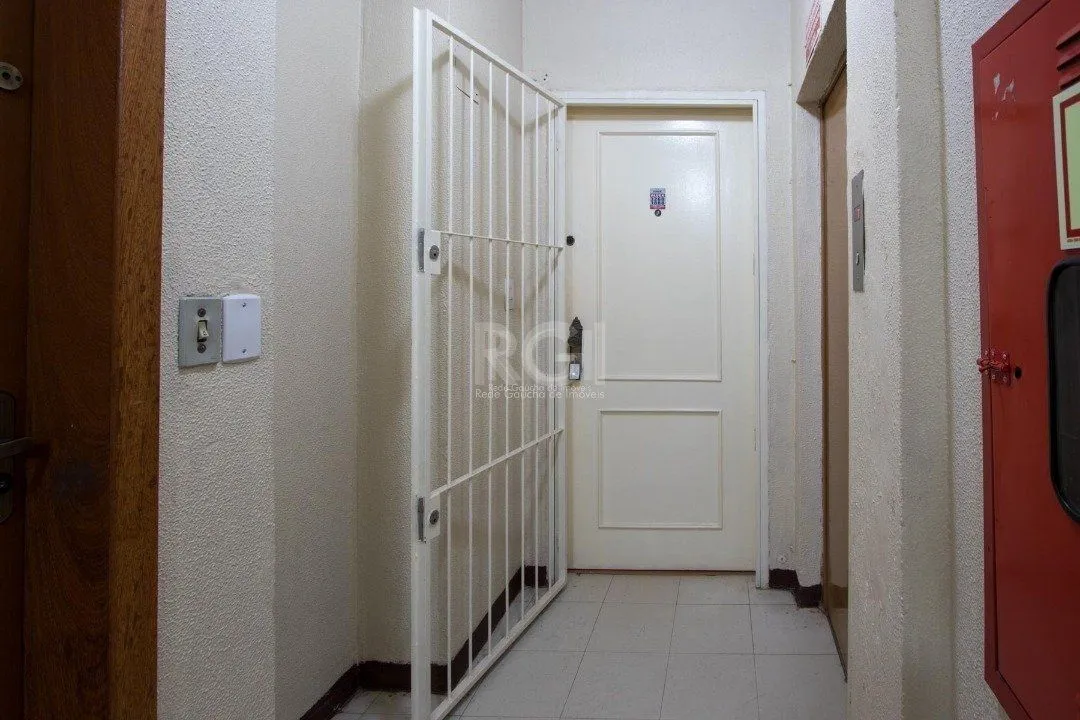 Imagem Apartamento de 2 dormitórios e 1 vaga de garagem no bairro Cristal.