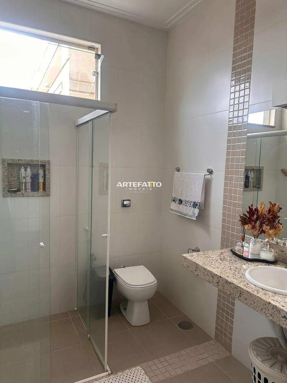 Imagem Sobrado à venda em Franca, Jardim Piratininga, com 3 quartos, 233m2