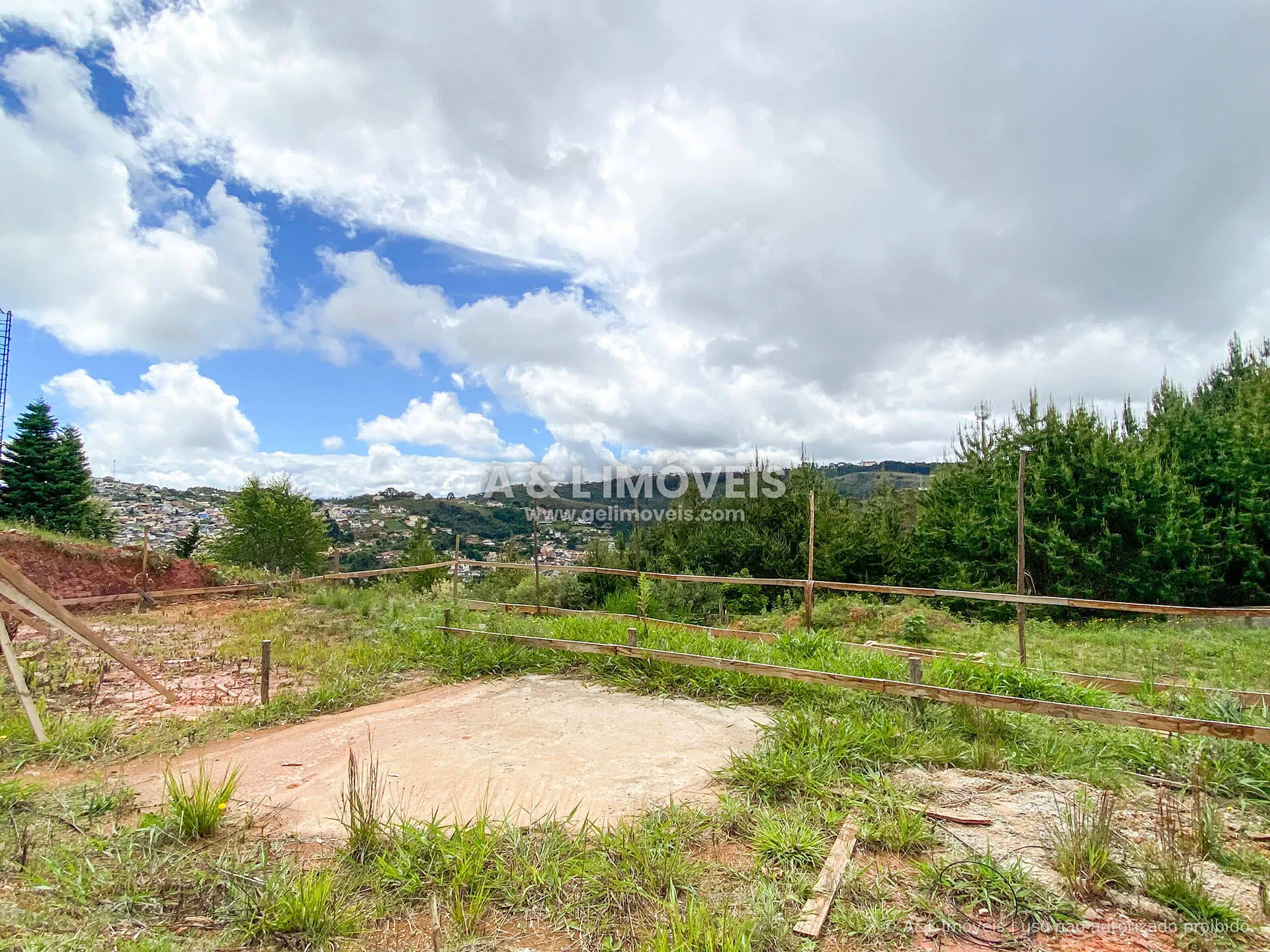 Imagem Terreno à venda em Campos do Jordão com 2.055,00 m²