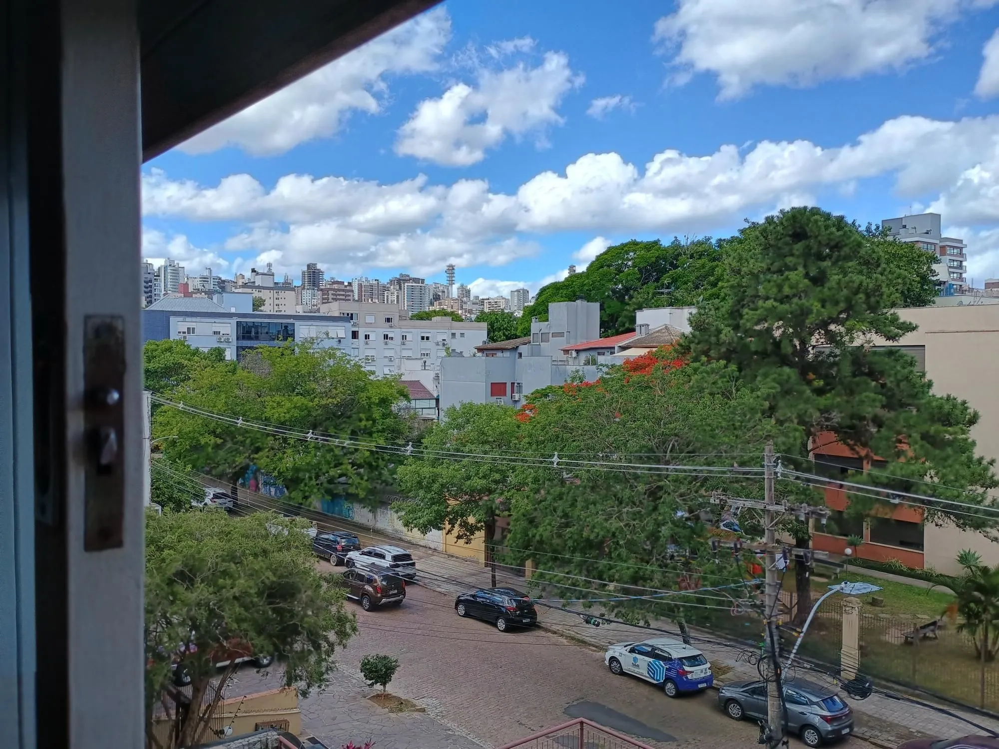 Imagem Apartamento com 03 quartos e 01 vaga à Venda no Bairro Rio Branco, Porto Alegre