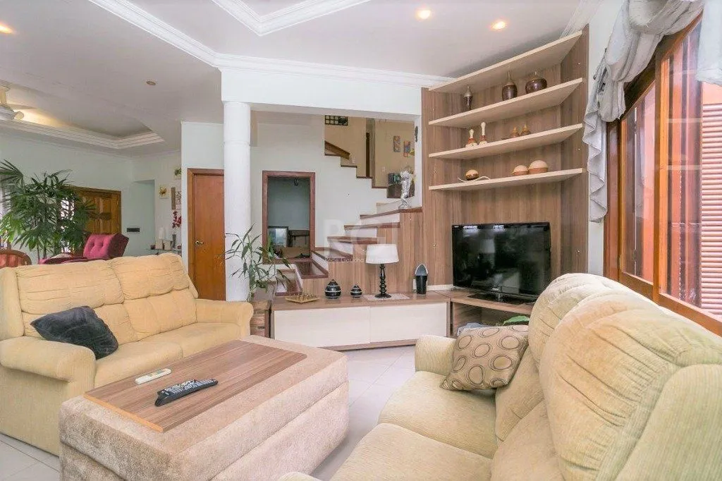Imagem Casa para Venda - 279m², 3 dormitórios, sendo 1 suites, 4 vagas - Teresópolis