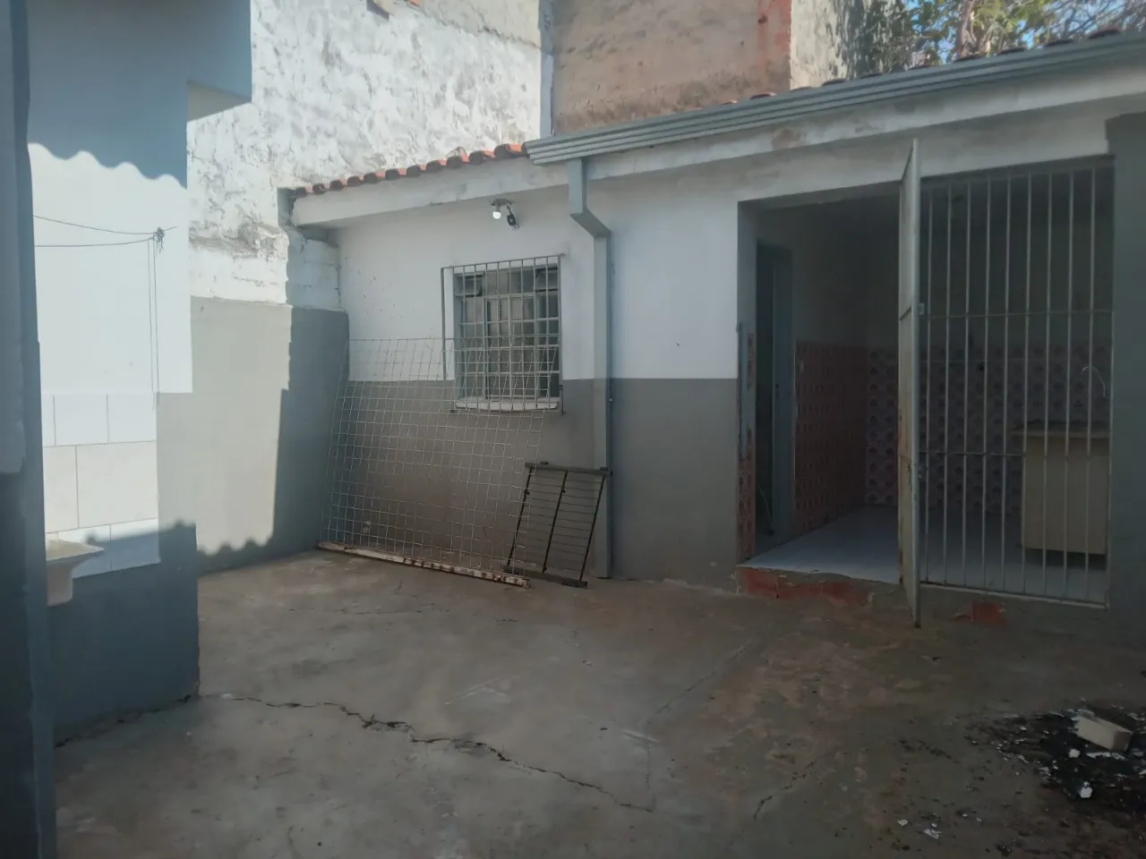 Imagem Casa Comercial para Locação: Imóvel de Alto Padrão com 2 Quartos, 1 Suíte e Vaga de Garagem no Jardim América, Sorocaba-SP