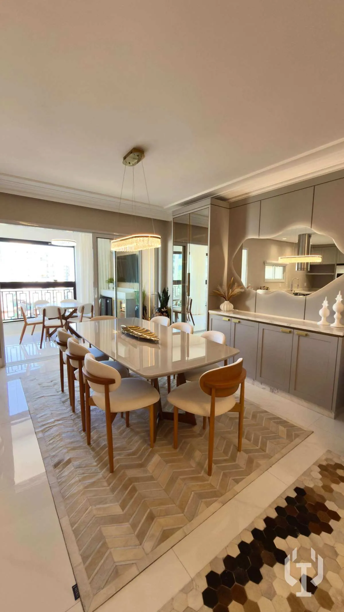 Imagem Apartamento San Lorenzo Dallo à venda, com 4 suítes, 4 vagas e finamente mobiliado no centro de Itapema