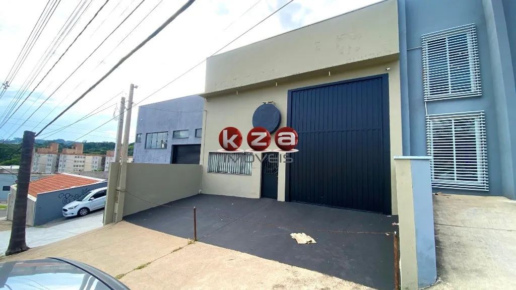 Imagem Barracão Comercial para Locação em Valinhos-SP, Parque dos Cocais: 2 Salas, 3 Banheiros, 2 Vagas e 300m². Venha conferir!