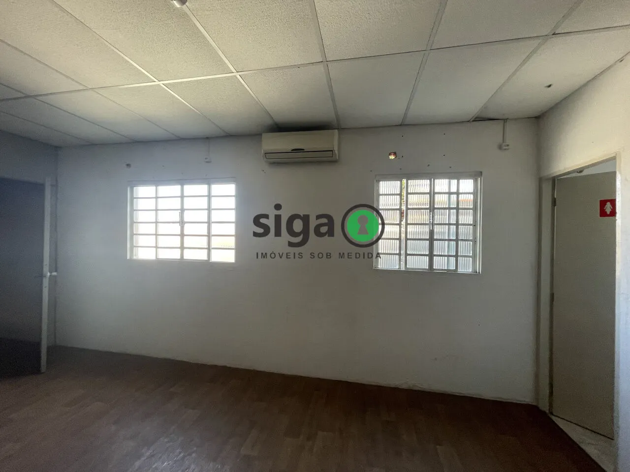 Imagem Galpão Industrial à Venda - 450 m² de Área Construída - ZC - Zona Comercial - ZEUP