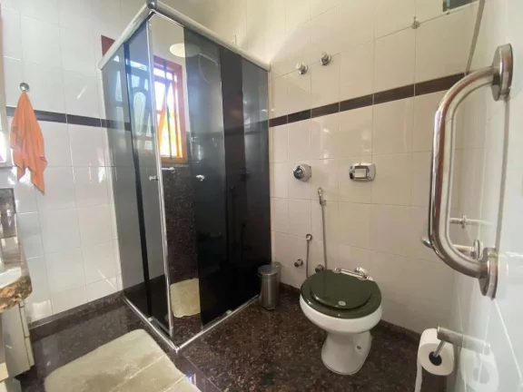 Imagem Venda, 176m2, Casa Principal Com 2 Suítes, Espaço Gourmet e Piscina, Sistema de Energia Solar, Trindade - Florianópolis/SC