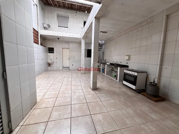 Imagem Sobrado à venda com 220m², 3 quartos, 2 suítes, 8 vagas por R$800.000,00 na Vila Mathias em Santos
