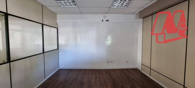 Imagem Na Cavalhada, loja de 90m².
