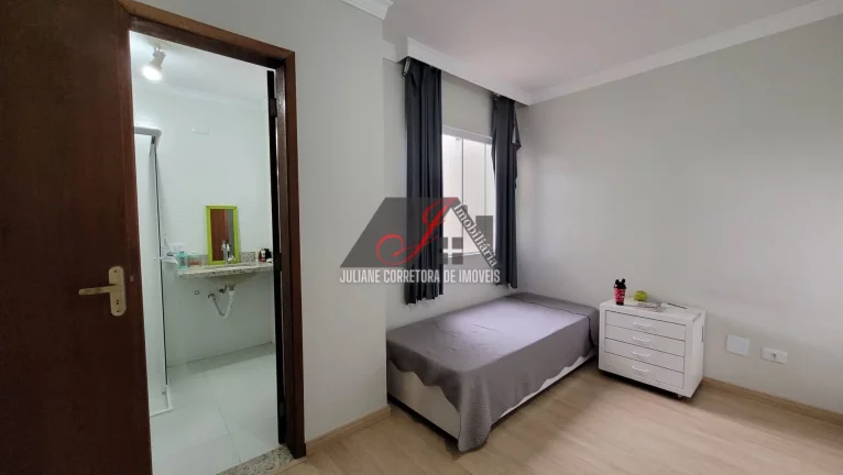 Imagem Sobrado Triplex à venda em Santo Inácio, Curitiba/PR.