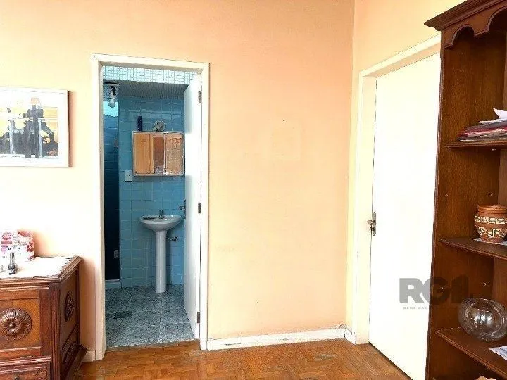 Imagem Casa 3 dormitórios no Bairro Glória, próxima a Prof. Oscar Pereira.