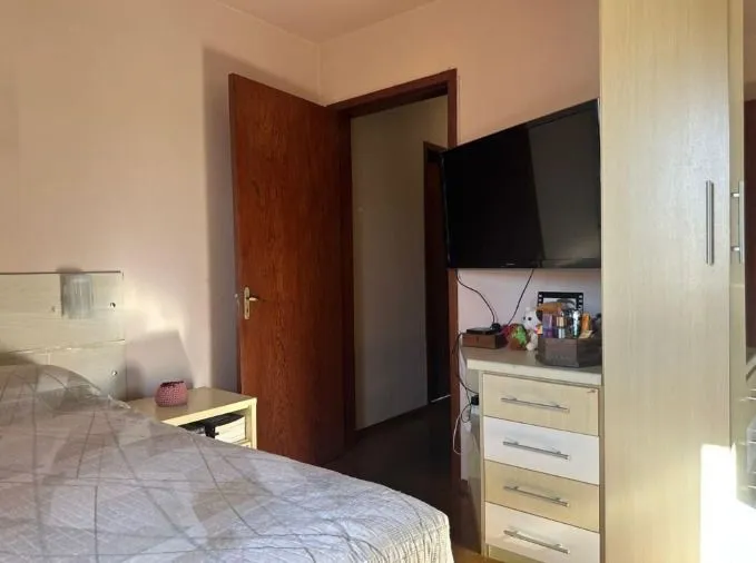 Imagem Sobrado amplo em condomínio de 3 dormitórios, um deles suíte, no bairro Ipanema