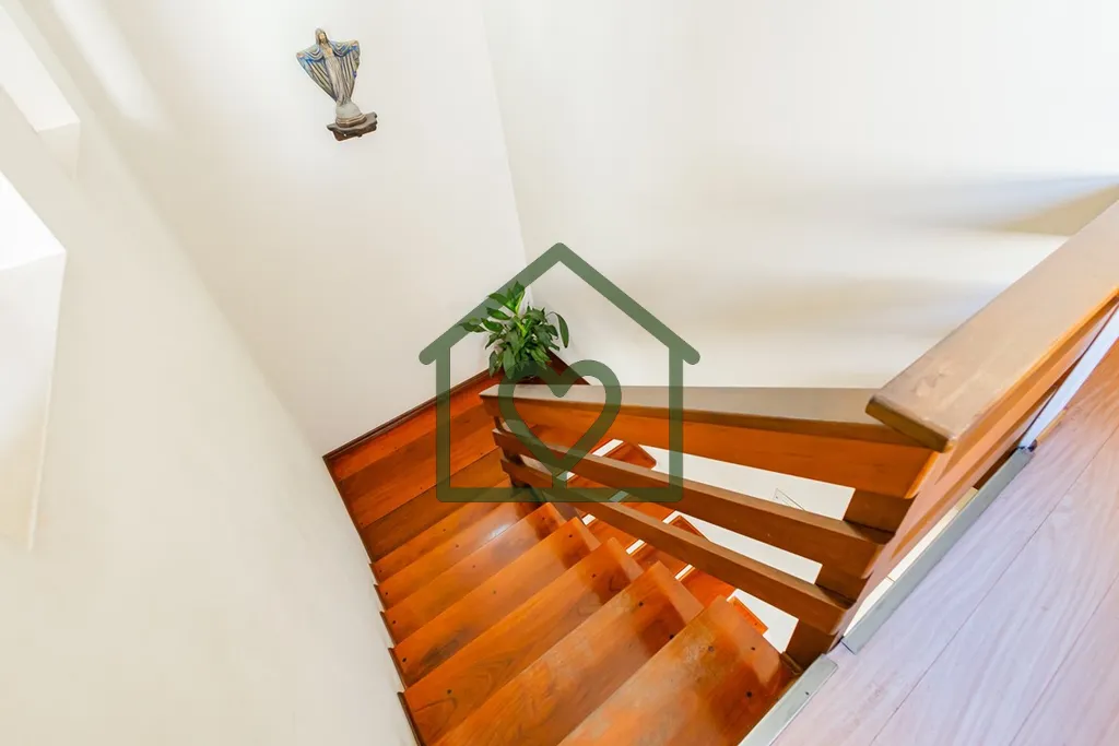 Imagem Casa residencial à venda no bairro Medianeira, em Porto Alegre

Excelente casa localizada na Rua Dr...