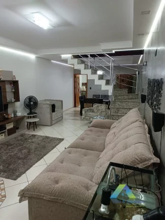Foto do imóvel Casa com 03 quartos na Vila Ema 190m²