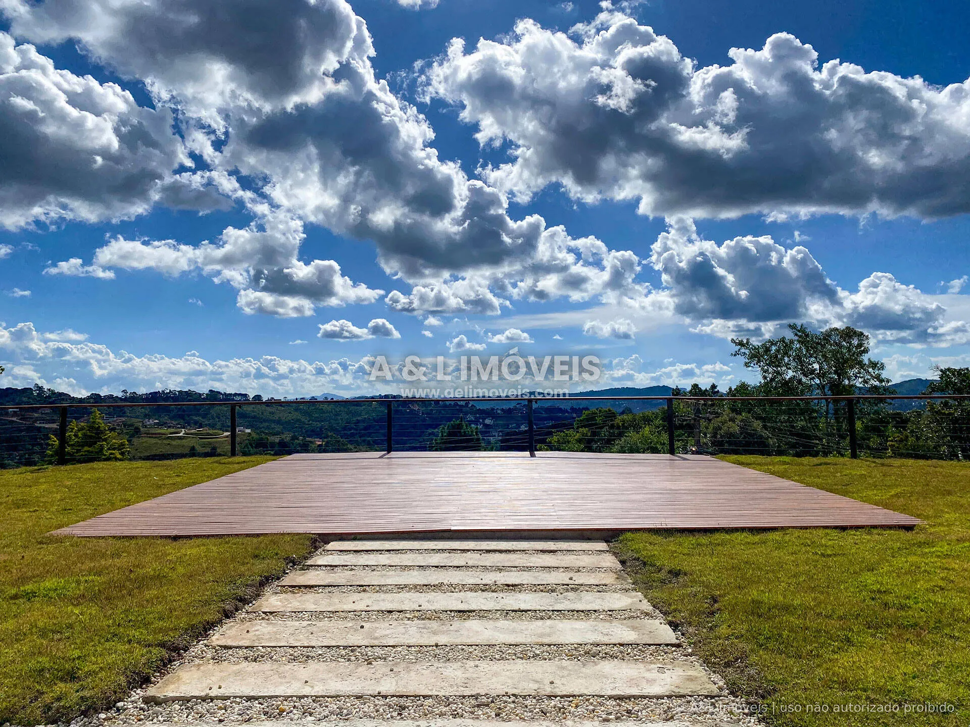 Imagem Casa à venda em Campos do Jordão com vista para montanhas e 7 suítes
