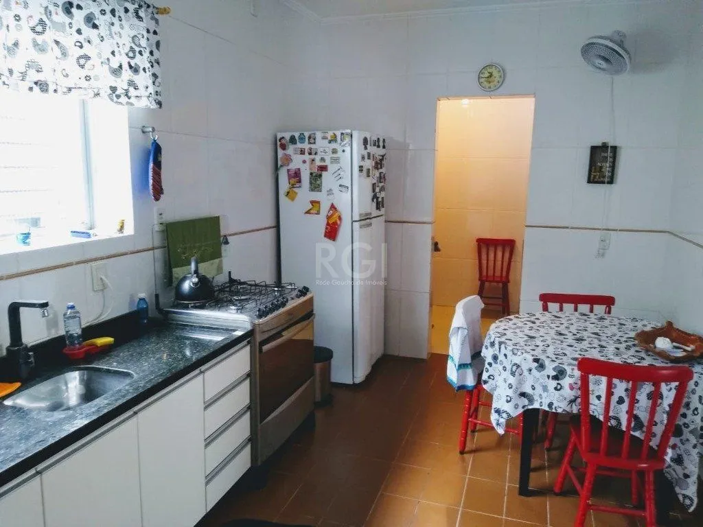 Imagem Casa para Venda - 240m², 3 dormitórios, 3 vagas - Teresópolis