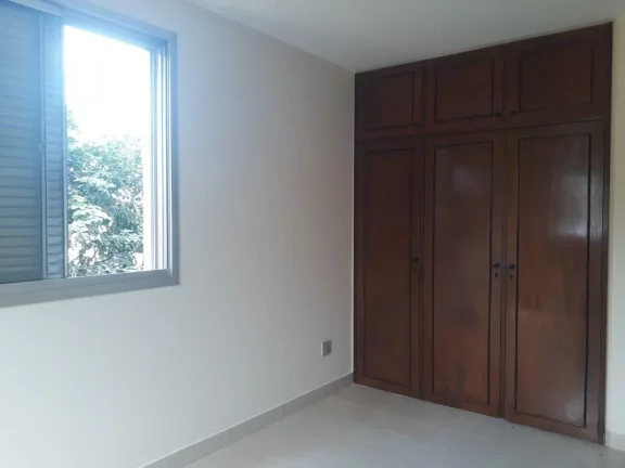 Imagem Apartamento amplo, muito bem localizado no Centro com excelente estrutura, com 3 dormitórios, todos...
